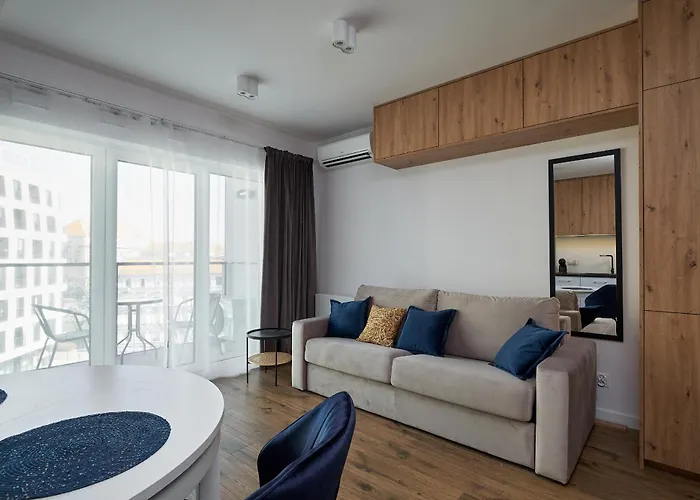 Studio Nad Rzeka 72, Rynek 500 M
